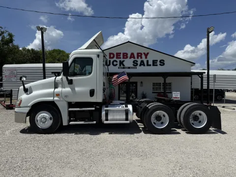 More photos of 2019 Freightliner Cascadia at DeBary Truck Sales, FL