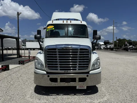 Photos of 2019 Freightliner Cascadia for sale in Sanford, FL at DeBary Truck Sales