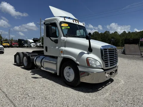 Another view of 2019 Freightliner Cascadia for sale in Sanford, FL at DeBary Truck Sales