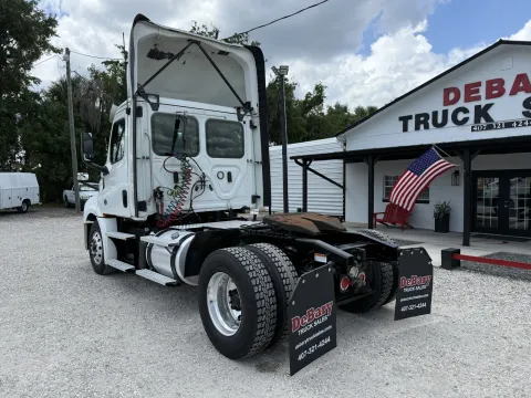 More photos of 2019 Freightliner Cascadia at DeBary Truck Sales, FL