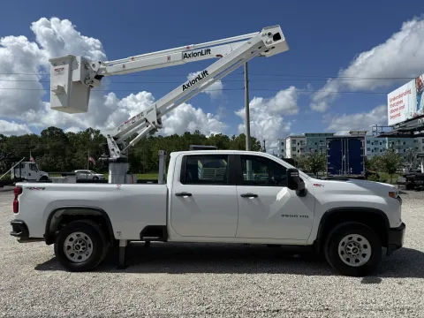 More photos of 2022 Chevrolet Silverado 3500HD Bucket Truck at DeBary Truck Sales, FL