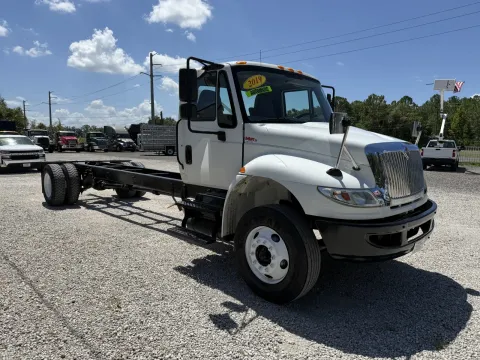 More photos of 2019 International DuraStar 4300 at DeBary Truck Sales, FL