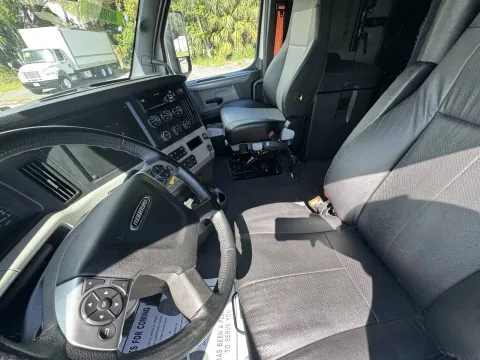 More photos of 2022 Freightliner Cascadia at DeBary Truck Sales, FL