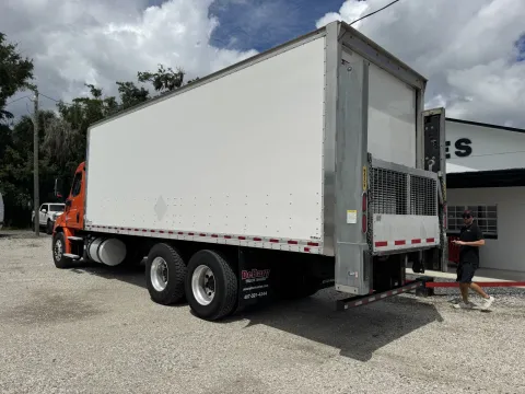 More photos of 2018 Freightliner Cascadia at DeBary Truck Sales, FL
