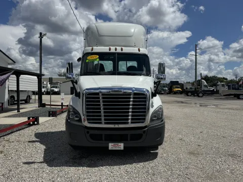 Photos of 2019 Freightliner Cascadia for sale in Sanford, FL at DeBary Truck Sales