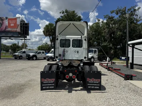 More photos of 2019 Freightliner Cascadia at DeBary Truck Sales, FL
