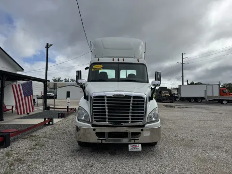Photos of 2018 Freightliner Cascadia for sale in Sanford, FL at DeBary Truck Sales