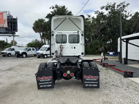 More photos of 2018 Freightliner Cascadia at DeBary Truck Sales, FL