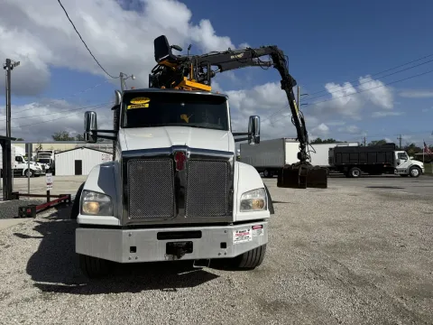 Another view of 2023 Kenworth T880 for sale in Sanford, FL at DeBary Truck Sales