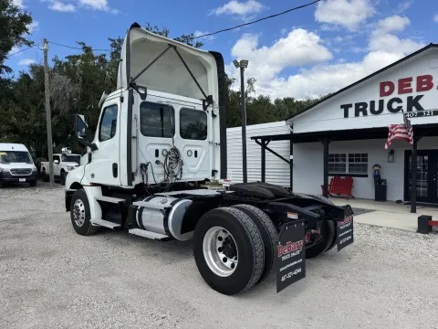 More photos of 2019 Freightliner Cascadia 126 at DeBary Truck Sales, FL