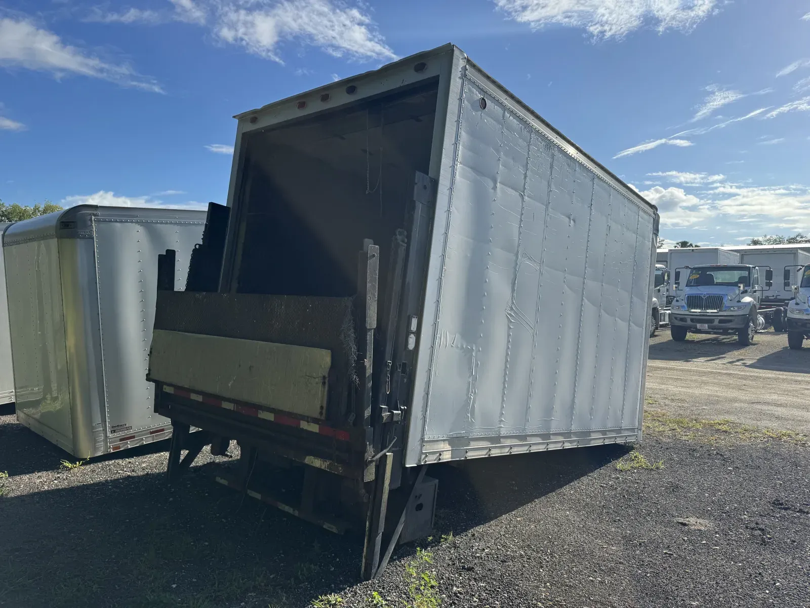 2009 Morgan Dry Van with Railgate