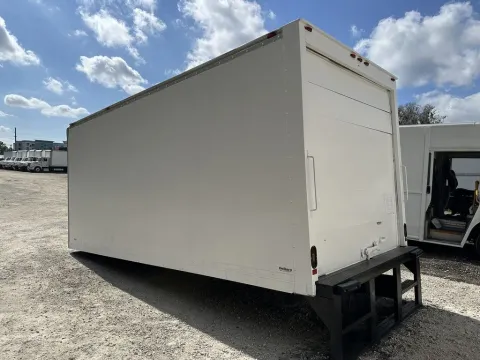 More photos of 2017 Supreme Dry Van at DeBary Truck Sales, FL