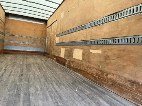 More photos of 2018 Supreme Dry Van at DeBary Truck Sales, FL