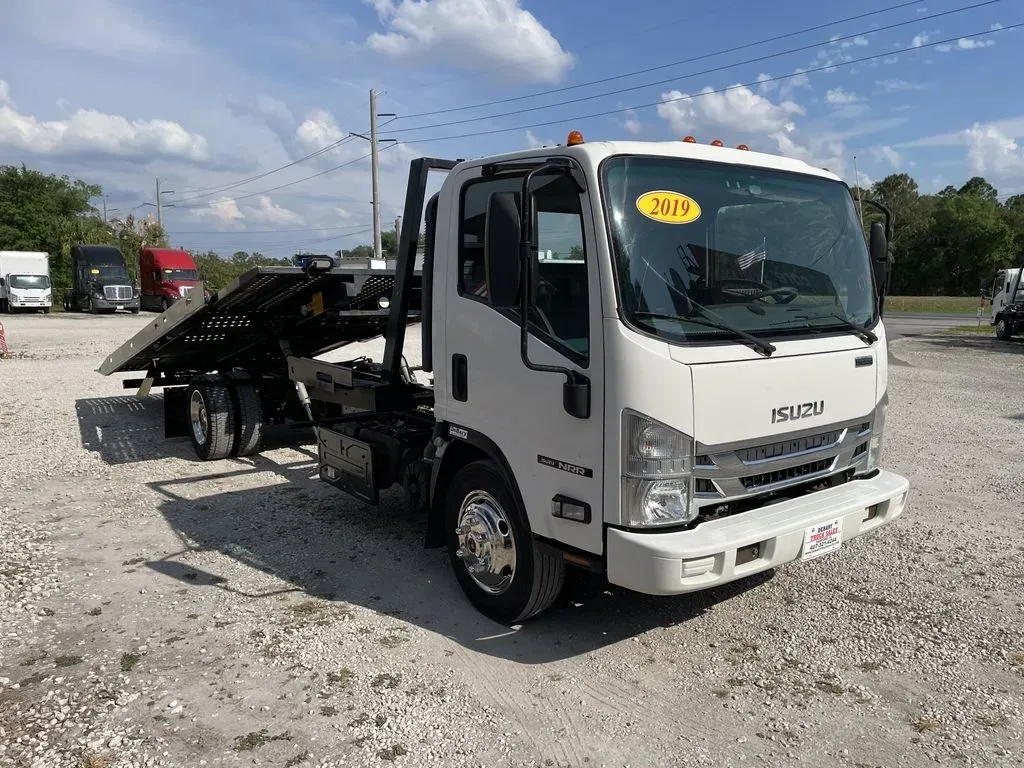 2019 Isuzu NRR
