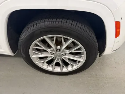 More photos of 2023 Jeep Grand Cherokee L Summit at Woody Folsom Chevrolet GMC, GA