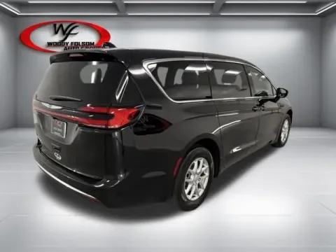 More photos of 2026 Chrysler Pacifica Select at Woody Folsom CDJR of Baxley, GA