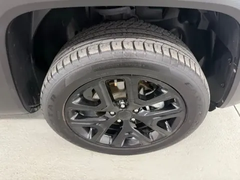More photos of 2023 Jeep Renegade Altitude at Woody Folsom CDJR of Baxley, GA
