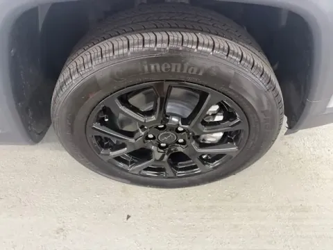 More photos of 2026 Jeep Compass Latitude Altitude at Woody Folsom CDJR of Baxley, GA