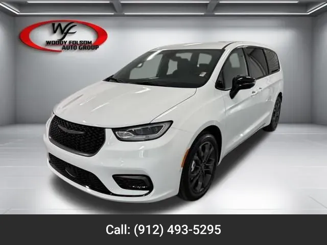 2026 Chrysler Pacifica Select's photo