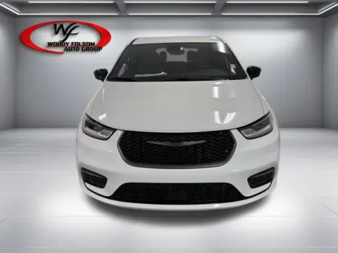 Photos of 2026 Chrysler Pacifica Select for sale in Baxley, GA at Woody Folsom CDJR of Baxley