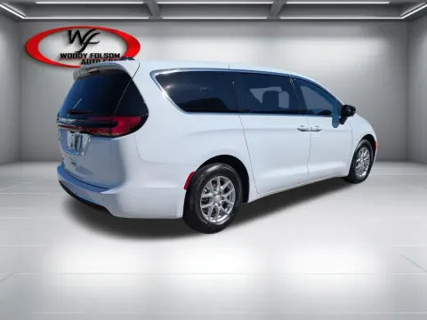 More photos of 2026 Chrysler Pacifica Select at Woody Folsom CDJR of Baxley, GA