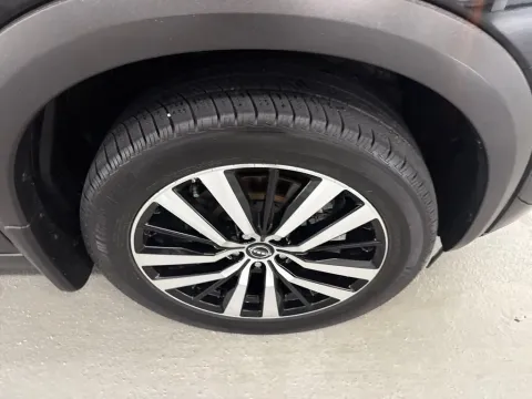 More photos of 2024 Nissan Pathfinder Platinum at Woody Folsom CDJR of Baxley, GA