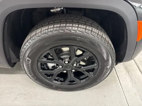 More photos of 2026 Jeep Grand Cherokee Laredo Altitude at Woody Folsom CDJR of Baxley, GA