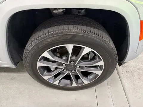More photos of 2025 Jeep Grand Cherokee Overland at Woody Folsom CDJR of Baxley, GA
