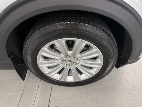 More photos of 2024 Ford Explorer Limited at Woody Folsom CDJR of Baxley, GA