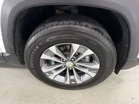 More photos of 2025 Chevrolet Equinox FWD LT at Woody Folsom CDJR of Baxley, GA