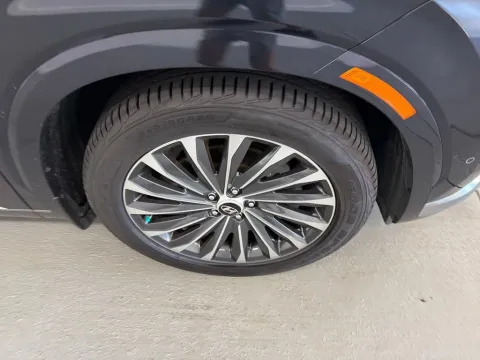 More photos of 2024 Hyundai Palisade Calligraphy at Woody Folsom CDJR of Baxley, GA