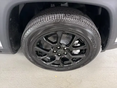 More photos of 2026 Jeep Compass Latitude Altitude at Woody Folsom CDJR of Baxley, GA