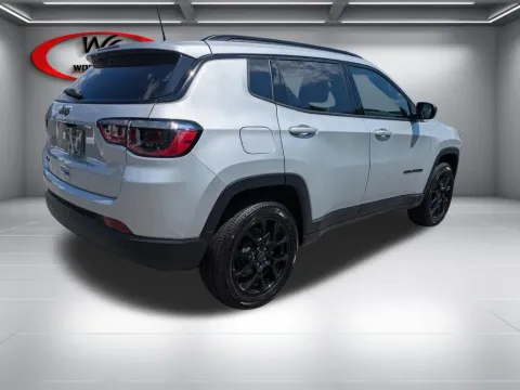 More photos of 2026 Jeep Compass Latitude Altitude at Woody Folsom CDJR of Baxley, GA