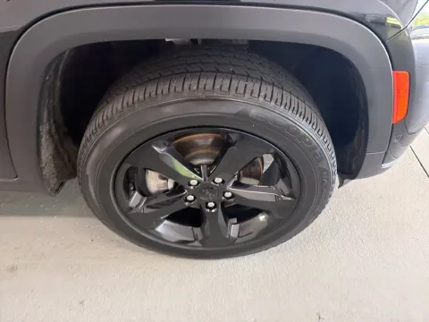 More photos of 2024 Jeep Grand Cherokee L Limited at Woody Folsom CDJR of Baxley, GA