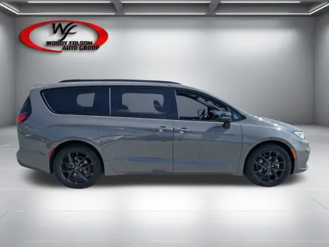 Photos of 2025 Chrysler Pacifica Limited for sale in Baxley, GA at Woody Folsom CDJR of Baxley