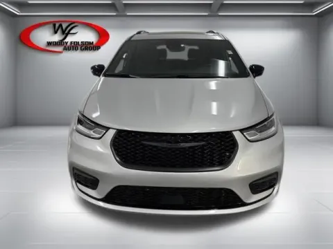 Photos of 2026 Chrysler Pacifica Limited for sale in Baxley, GA at Woody Folsom CDJR of Baxley