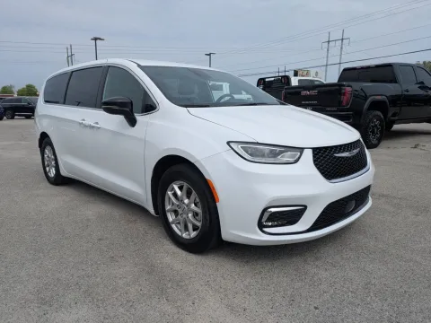 Photos of 2025 Chrysler Pacifica Select for sale in Vidalia, GA at Woody Folsom CDJR of Vidalia