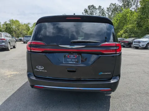 More photos of 2021 Chrysler Pacifica Hybrid Touring L at Woody Folsom CDJR of Vidalia, GA