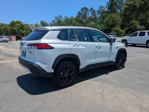 More photos of 2025 Toyota Corolla Cross L at Woody Folsom CDJR of Vidalia, GA