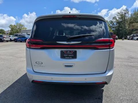 More photos of 2023 Chrysler Pacifica Touring L at Woody Folsom CDJR of Vidalia, GA