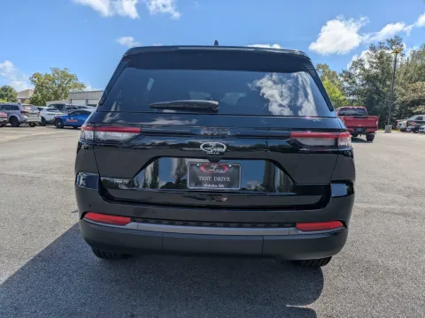 More photos of 2027 Jeep Grand Cherokee Limited at Woody Folsom CDJR of Vidalia, GA