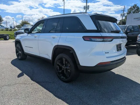 More photos of 2027 Jeep Grand Cherokee Limited at Woody Folsom CDJR of Vidalia, GA