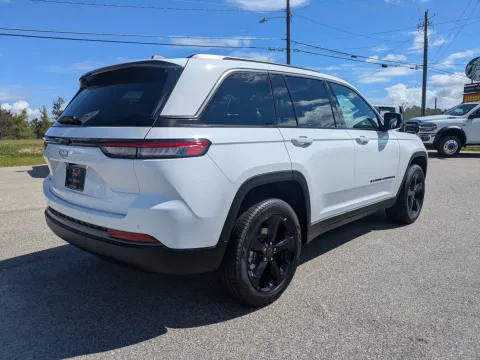 More photos of 2027 Jeep Grand Cherokee Limited at Woody Folsom CDJR of Vidalia, GA