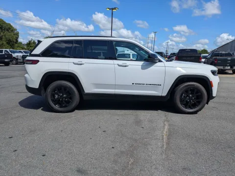 Another view of 2026 Jeep Grand Cherokee Laredo Altitude for sale in Vidalia, GA at Woody Folsom CDJR of Vidalia
