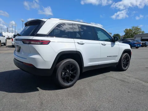 More photos of 2026 Jeep Grand Cherokee Laredo Altitude at Woody Folsom CDJR of Vidalia, GA