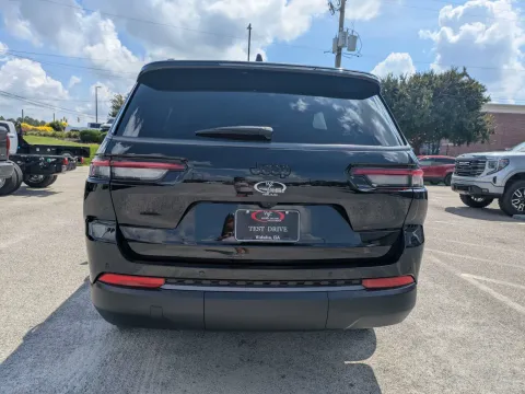 More photos of 2027 Jeep Grand Cherokee L Laredo Altitude at Woody Folsom CDJR of Vidalia, GA
