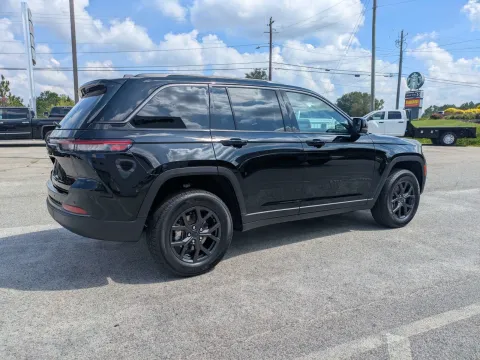 More photos of 2027 Jeep Grand Cherokee Laredo Altitude at Woody Folsom CDJR of Vidalia, GA
