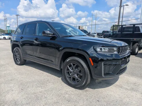 Photos of 2027 Jeep Grand Cherokee Laredo Altitude for sale in Vidalia, GA at Woody Folsom CDJR of Vidalia