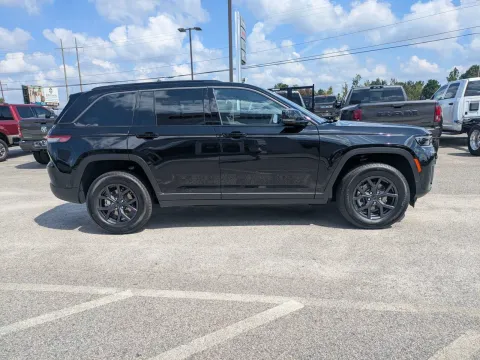 Another view of 2027 Jeep Grand Cherokee Laredo Altitude for sale in Vidalia, GA at Woody Folsom CDJR of Vidalia