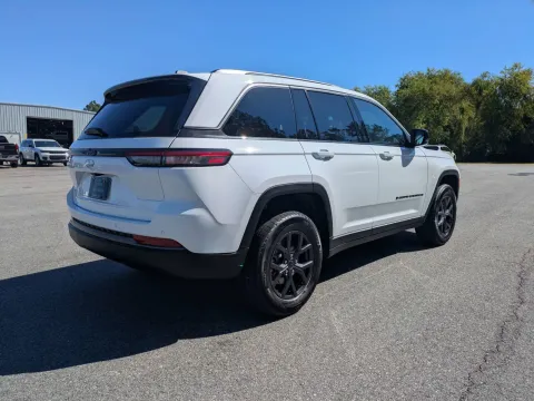 More photos of 2027 Jeep Grand Cherokee Laredo Altitude at Woody Folsom CDJR of Vidalia, GA
